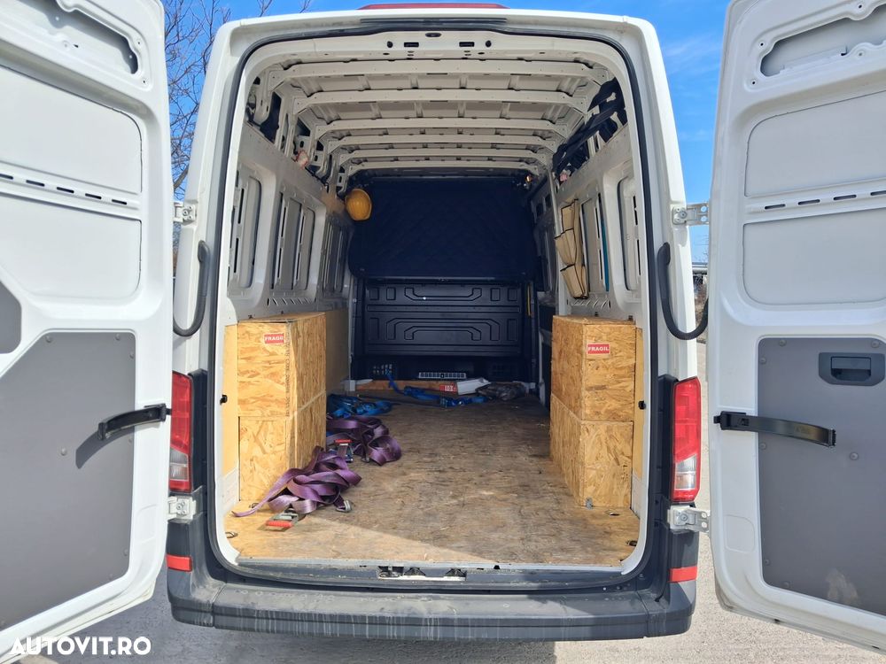 Volkswagen Crafter Furgon L3H2 2.0 TDI - 11