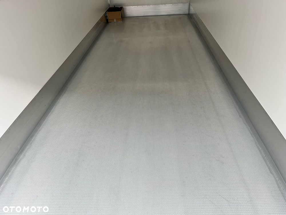 Mercedes-Benz Actros - 18