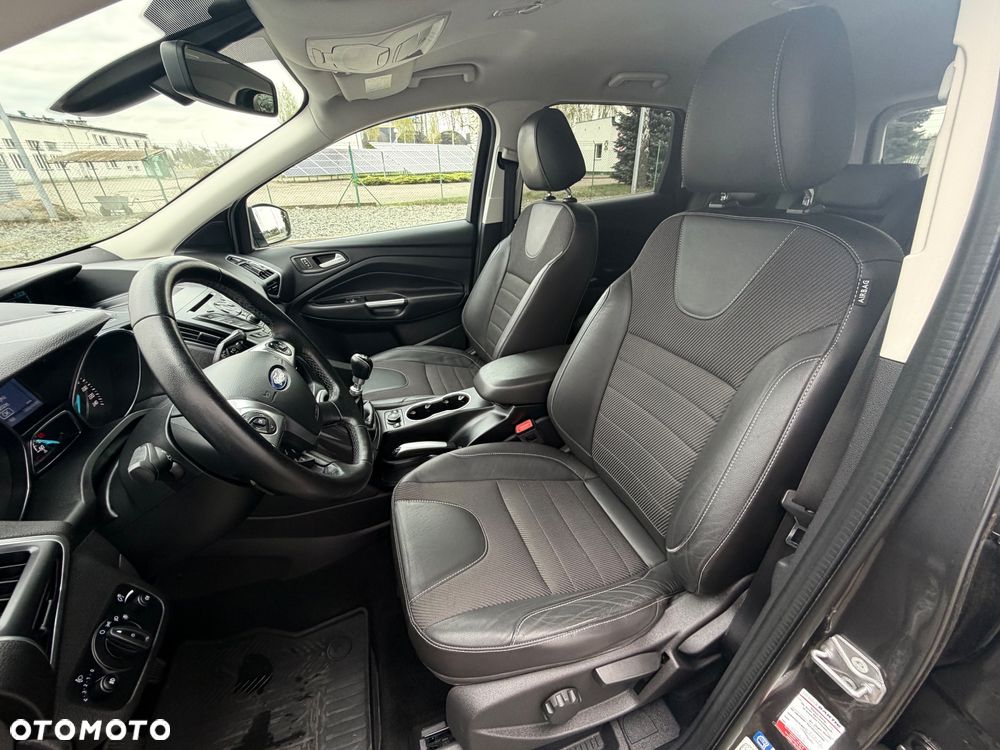 Ford Kuga 1.5 EcoBoost 2x4 Titanium - 29