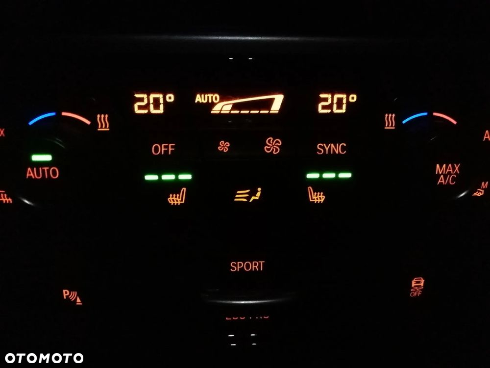 BMW Seria 2 218i Advantage - 14