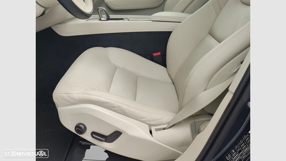 Volvo XC 60 2.0 T6 PHEV Core AWD - 13