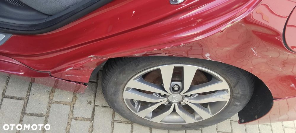 Hyundai IONIQ - 13