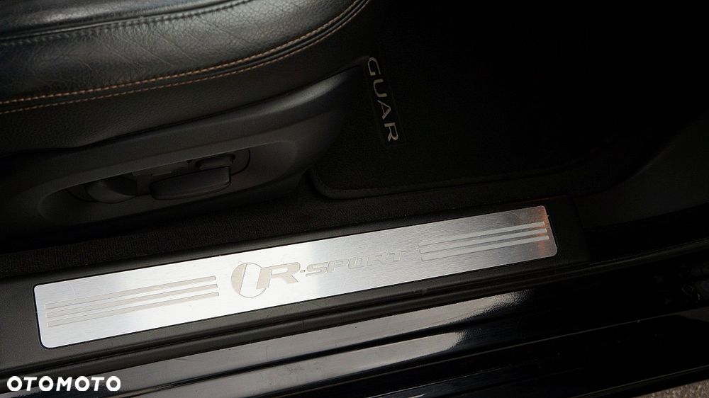 Jaguar XF 2.2 D R-Sport - 27