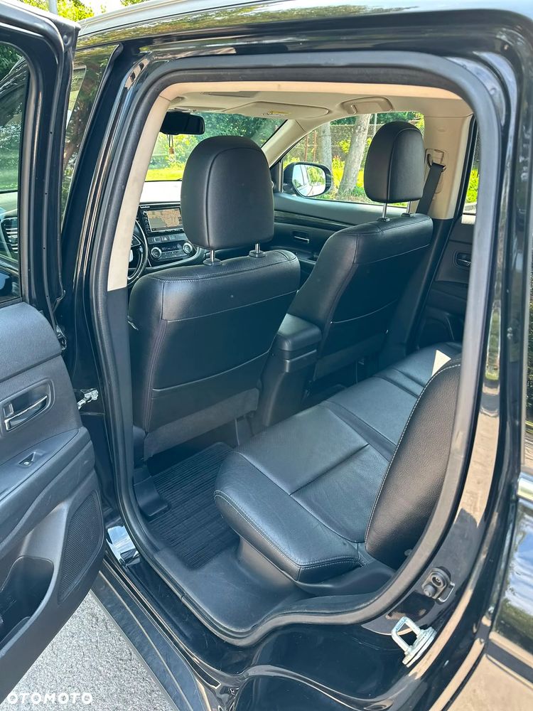 Mitsubishi Outlander 2.2 DID Instyle Navi 4WD - 24