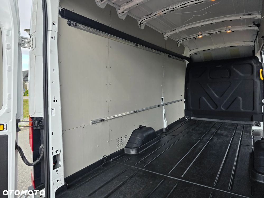 Ford Transit L4 RWD Trend - 21