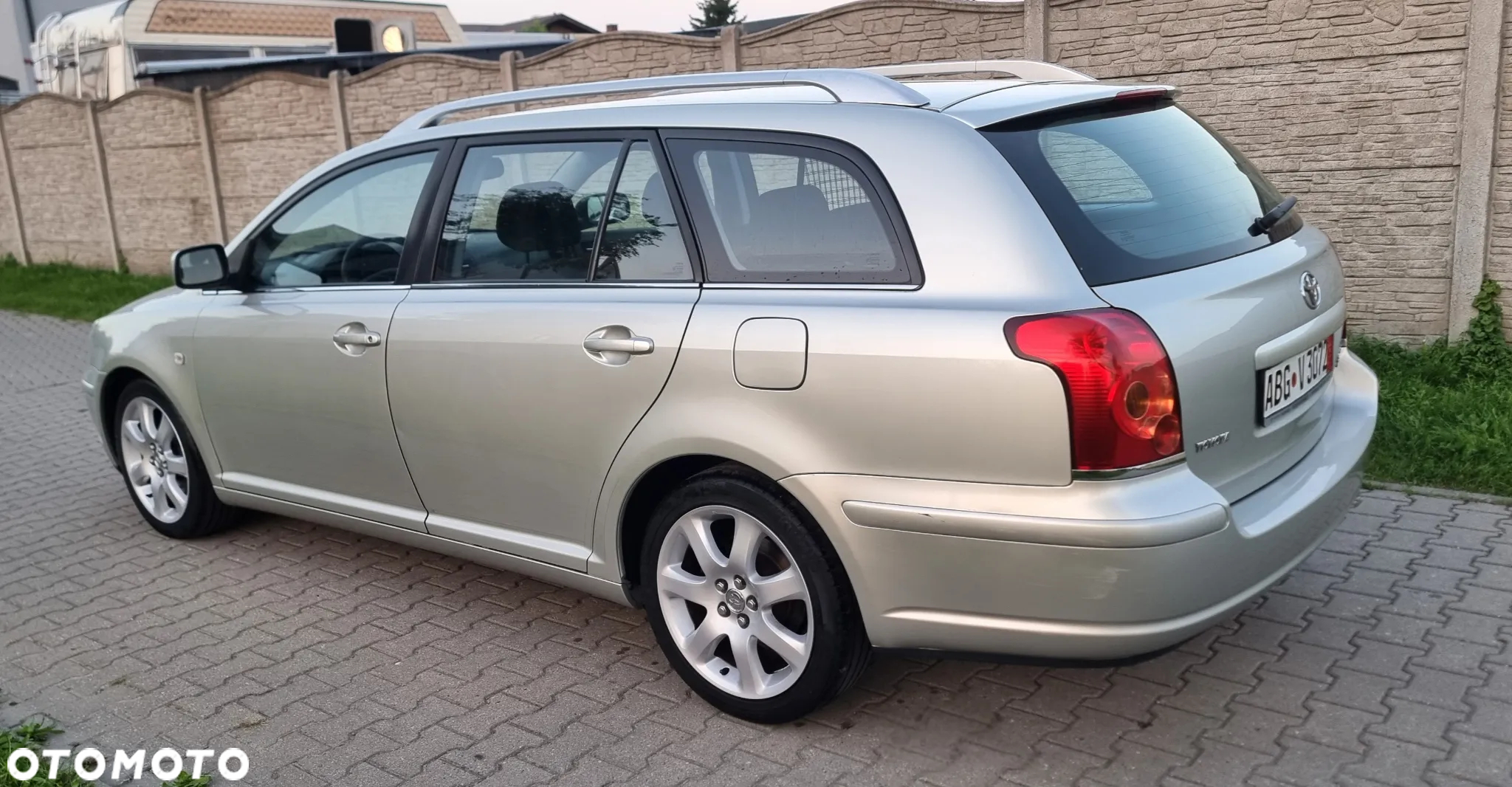 Toyota Avensis - 12