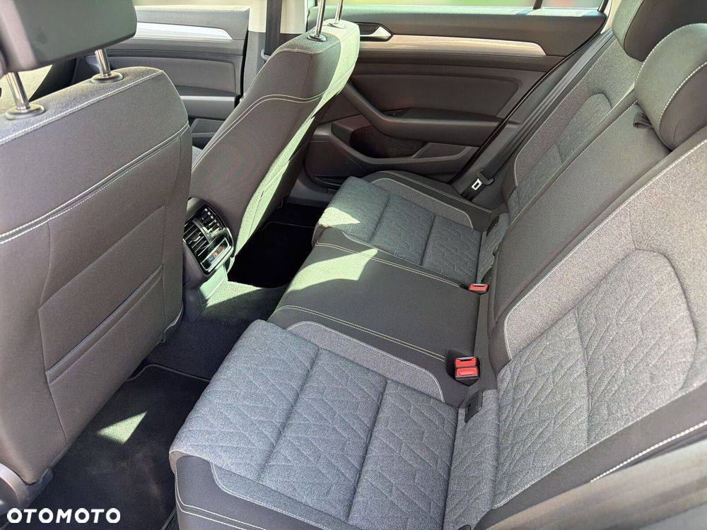 Volkswagen Passat - 34