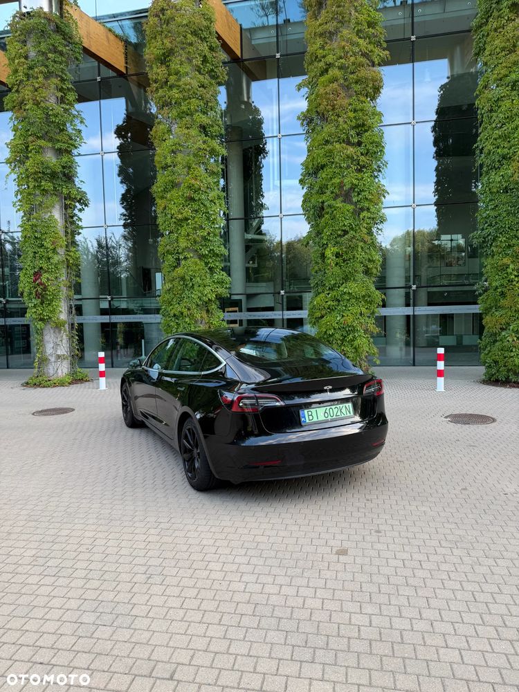 Tesla Model 3 - 10