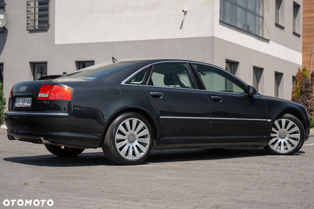Audi A8 4.2 L Quattro - 13