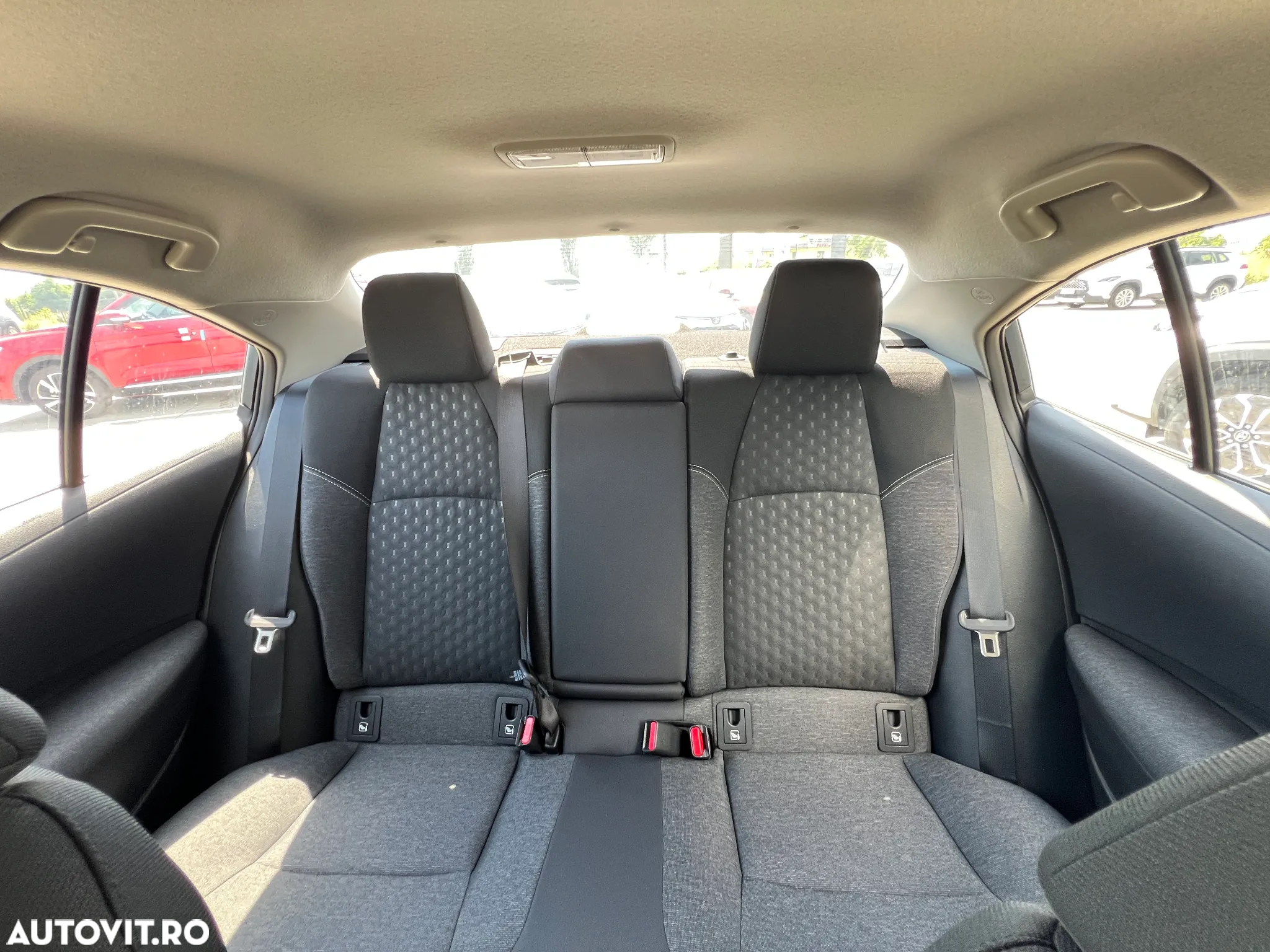 Toyota Corolla 1.8 HSD Business - 24