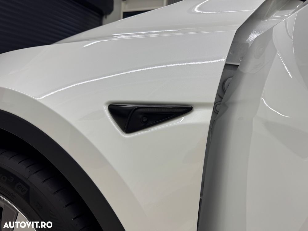 Tesla Model Y - 28