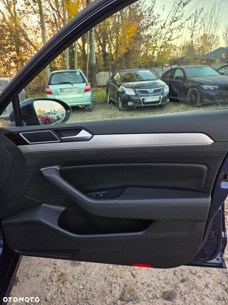 Volkswagen Passat - 23