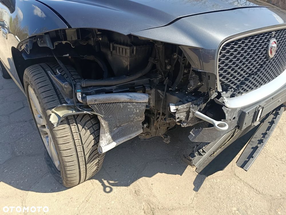 Jaguar F-Pace D300 AWD R-Dynamic SE - 8