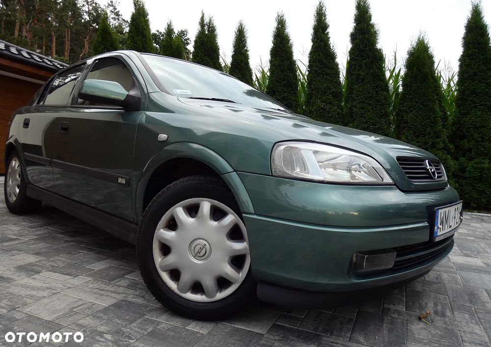 Opel Astra 1.6 Sportive - 30