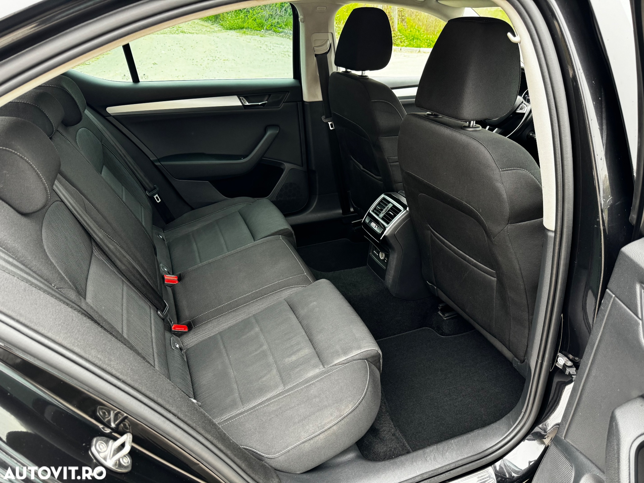 Skoda Superb 2.0 TDI DSG Ambition - 15