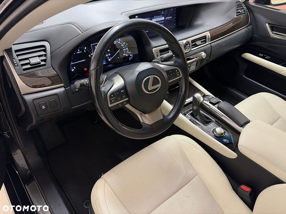Lexus GS - 10