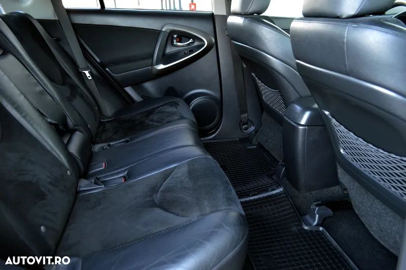 Toyota RAV4 2.2 D-4CAT 4WD Aut Executive - 17