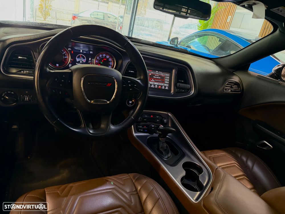 Dodge Challenger Auto SXT Plus - 5