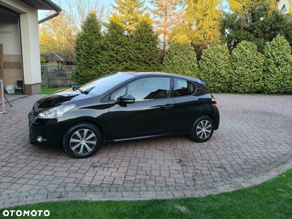 Peugeot 208 - 4