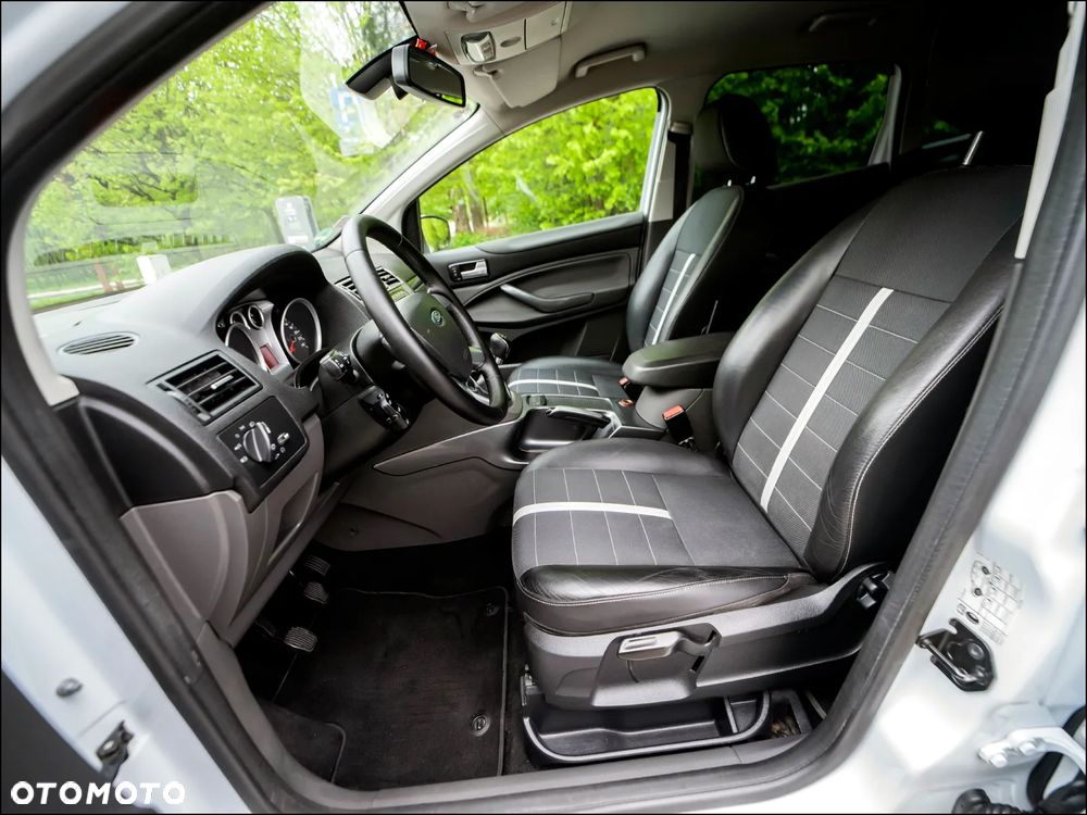 Ford Kuga - 33