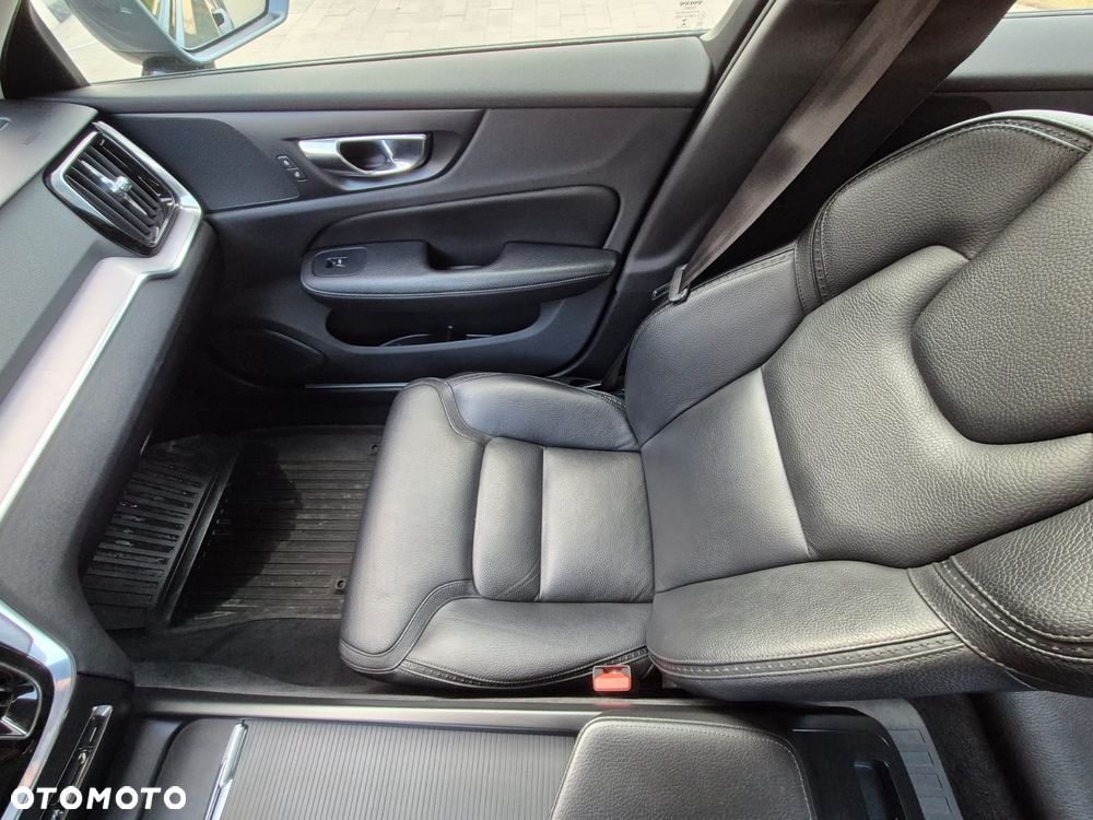 Volvo V60 Cross Country D4 AWD - 13