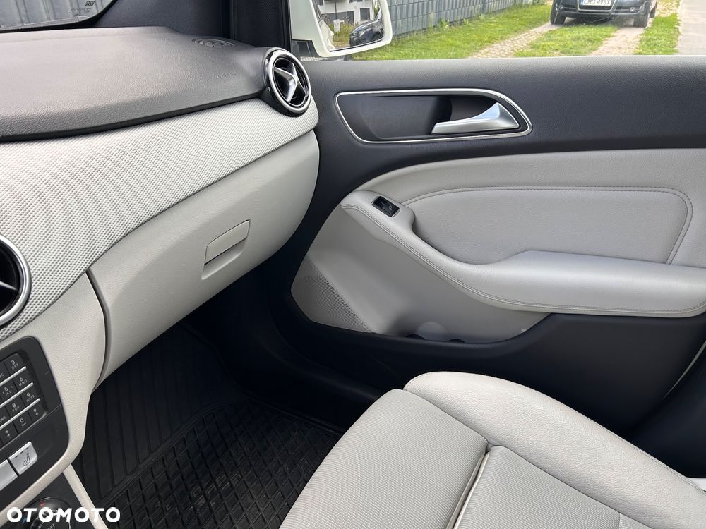 Mercedes-Benz Klasa B 250 UrbanStyle Edition - 15