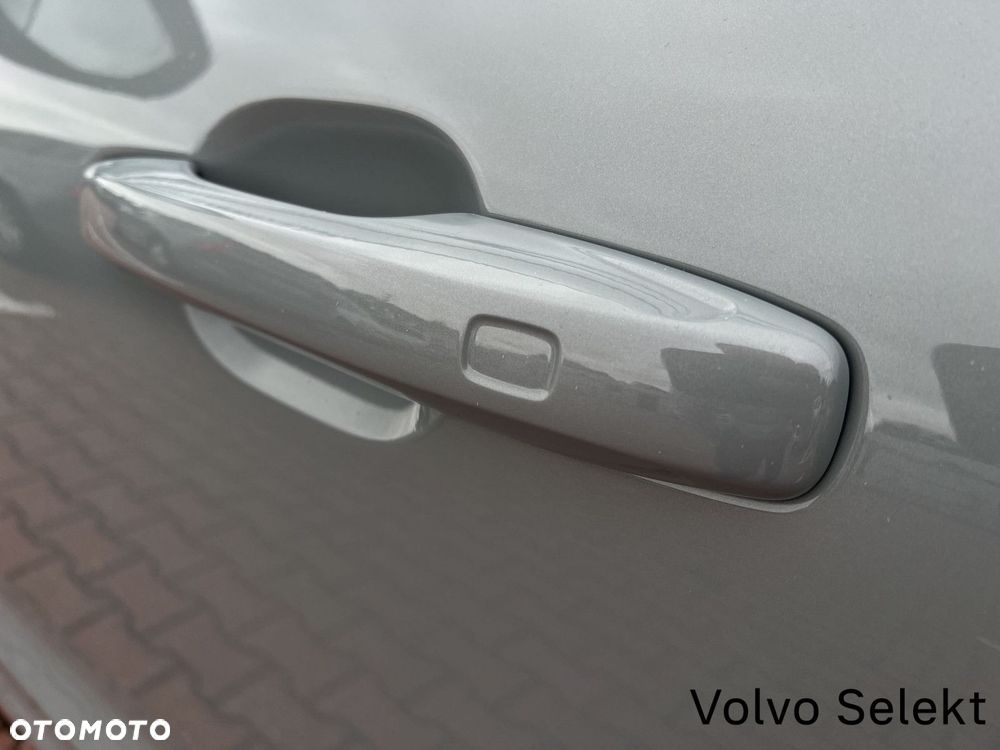 Volvo XC 60 T6 AWD Recharge Plus Black Edition - 25