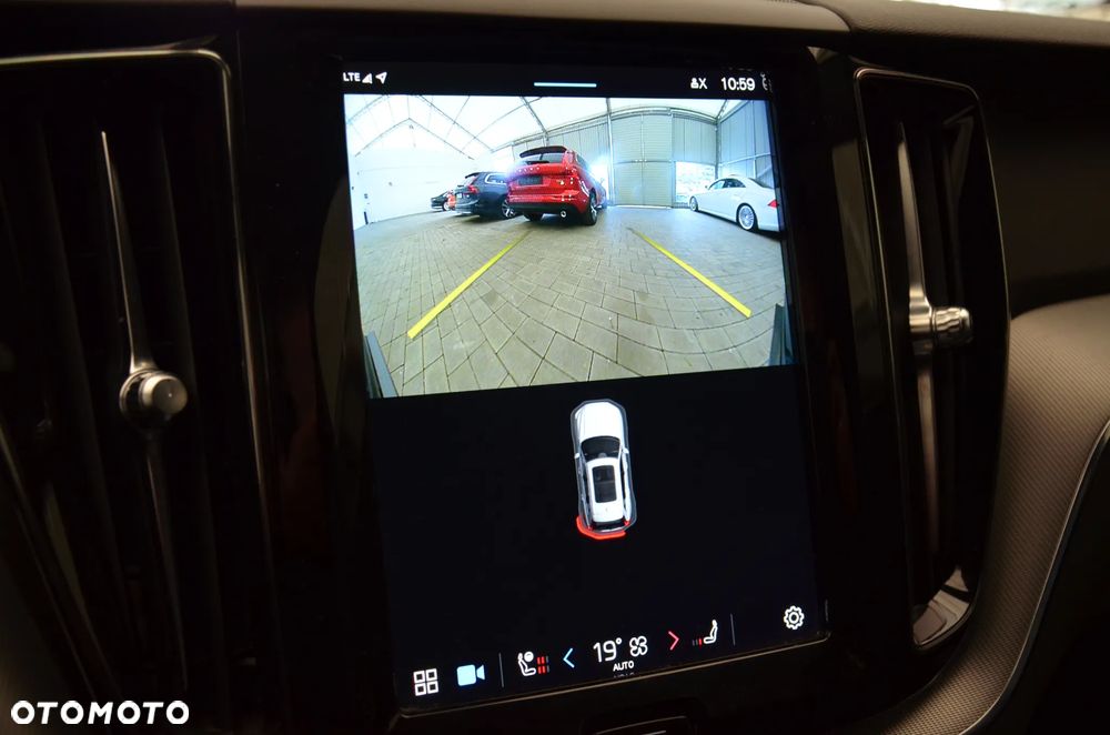 Volvo XC 60 T8 Plug-In Hybrid AWD Ultra Black Edition - 20