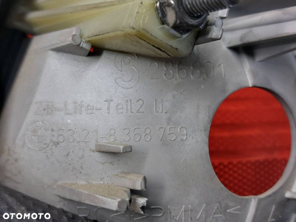 LAMPA LEWY TYŁ + PRAWY TYŁ W BŁOTNIK W KLAPĘ BMW E46 KOMBI TOURING ORI - 6