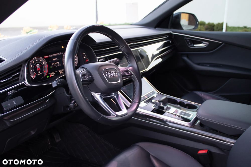Audi Q8 55 TFSI quattro tiptronic - 13