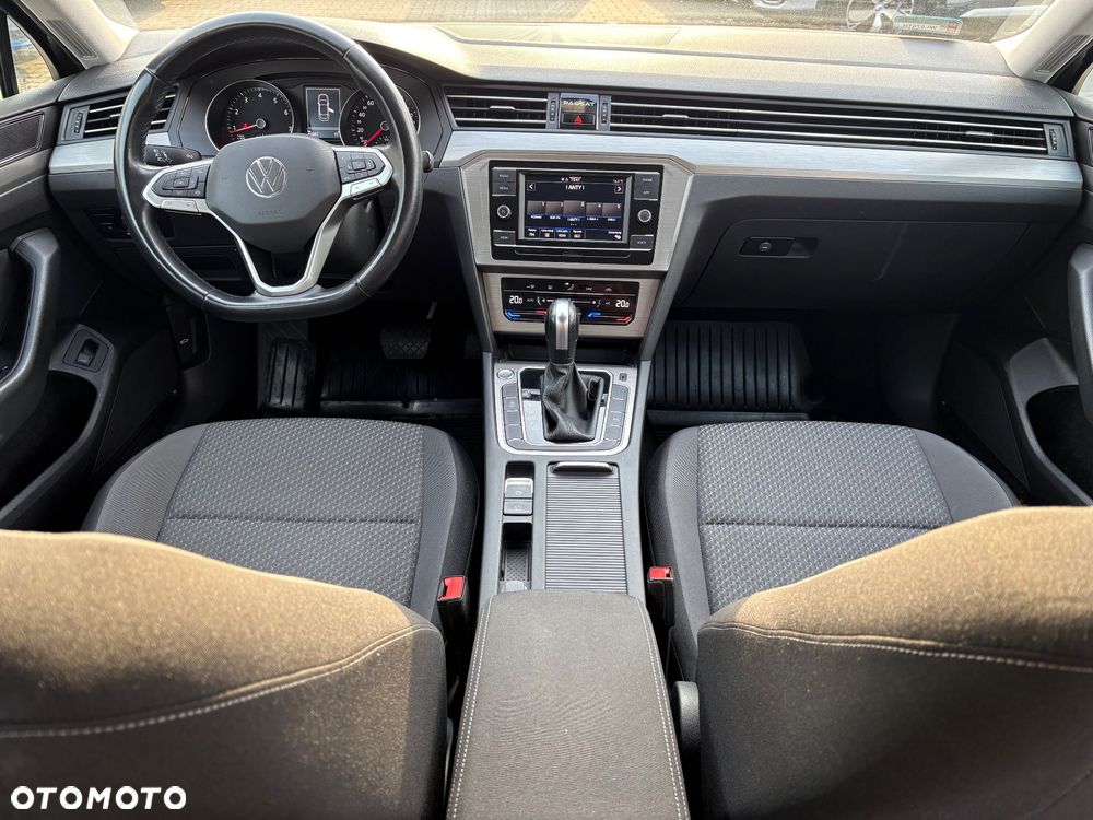Volkswagen Passat - 11
