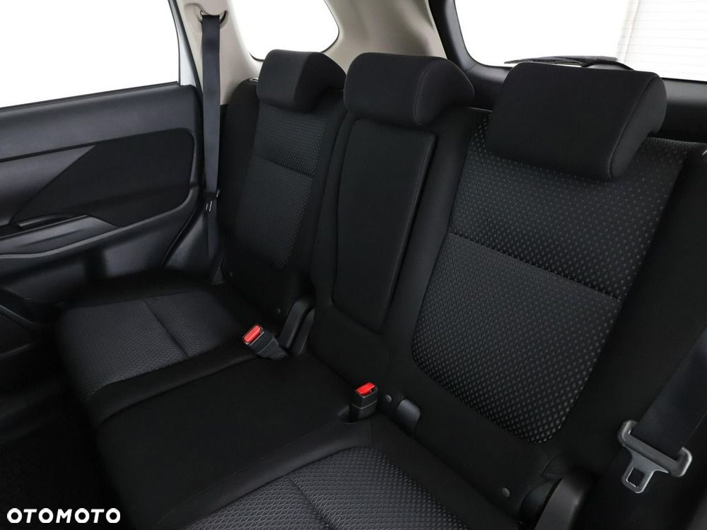 Mitsubishi Outlander 2.0 2WD SUV-Star - 18