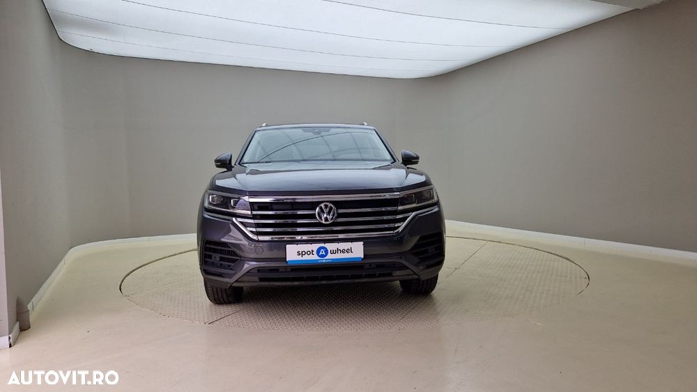 Volkswagen Touareg - 2