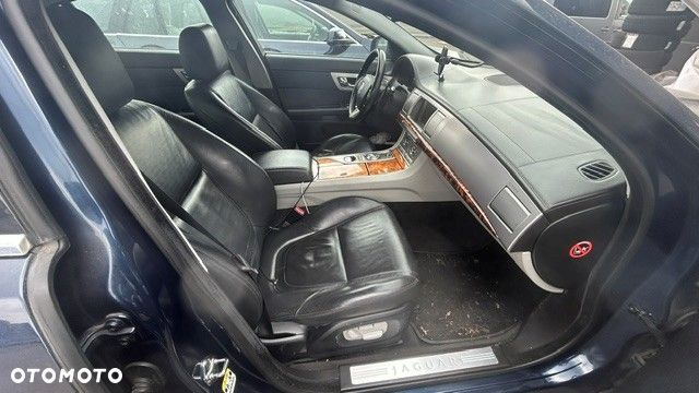 Jaguar XF 2.7 V6 D Luxury - 7