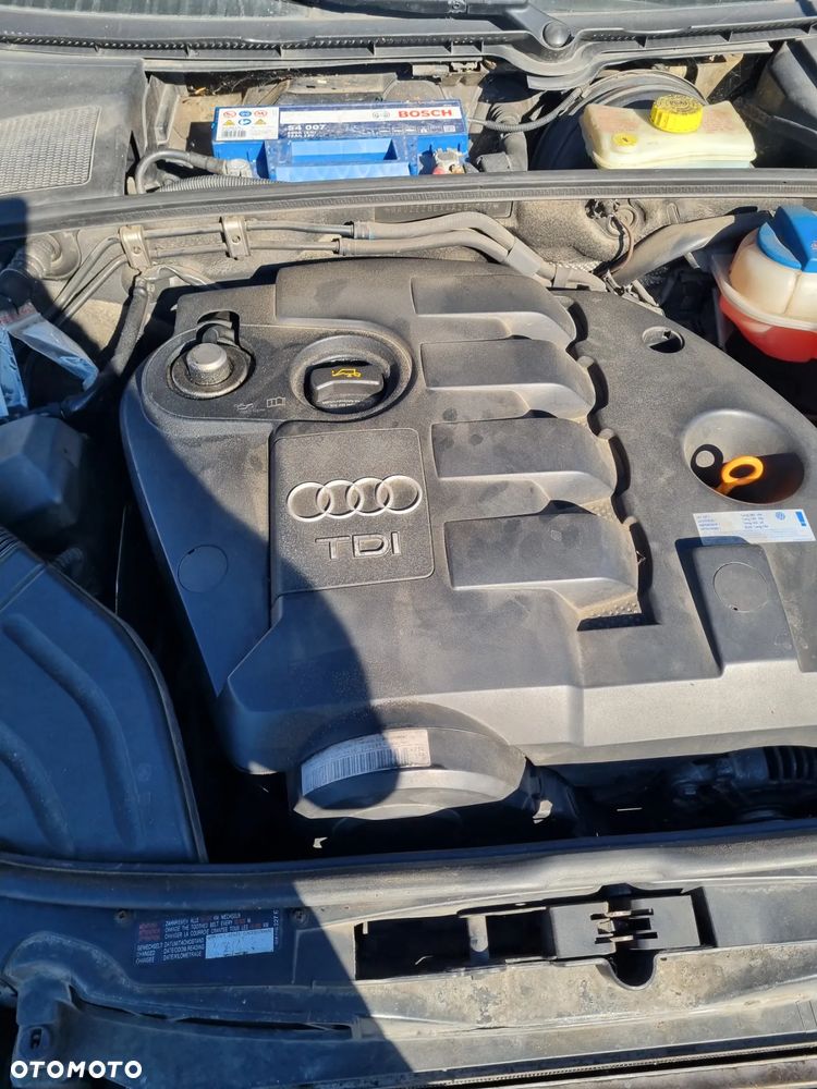 Audi a4 b6 sedan 1.9 tdi AVB 101km skrzynia hfa lakier LZ9W navi na części - 7