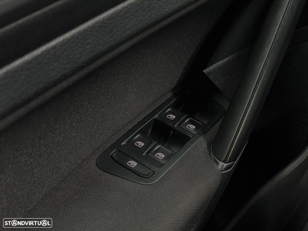 VW Golf 1.0 TSI Confortline DSG - 8