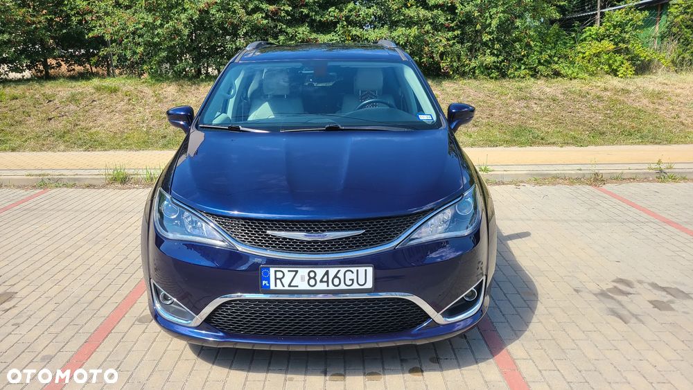 Chrysler Pacifica - 2