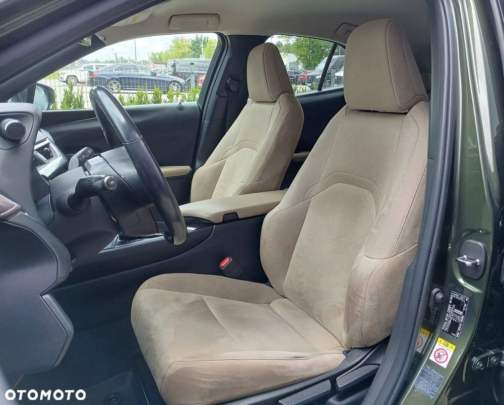 Lexus UX - 15