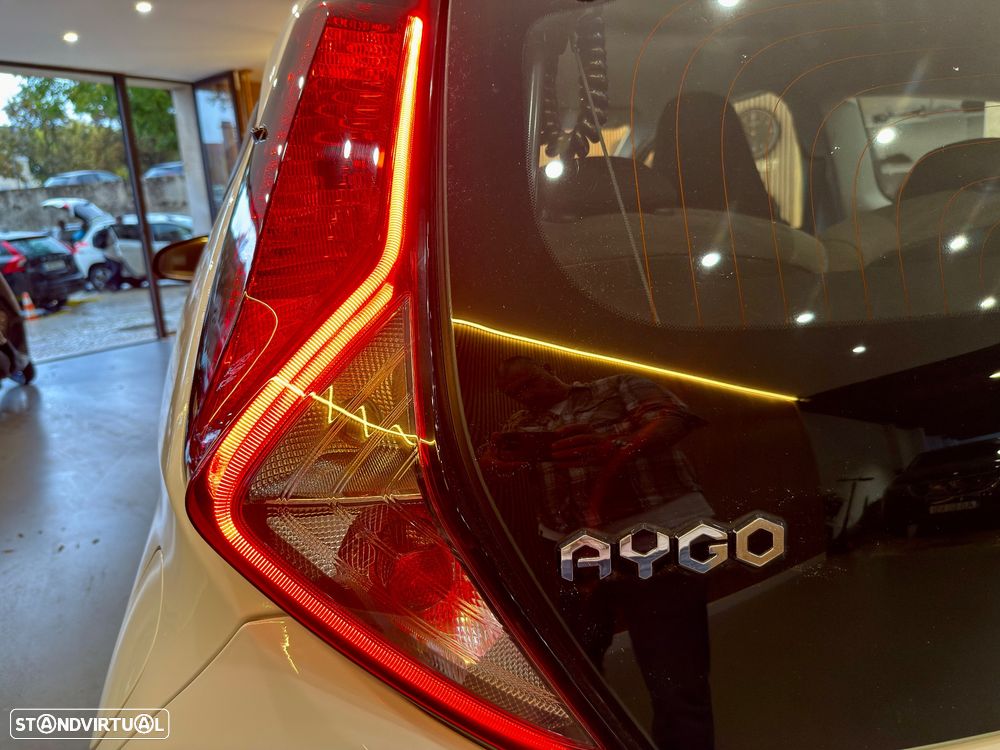 Toyota Aygo 1.0 X-Play Plus MM - 16