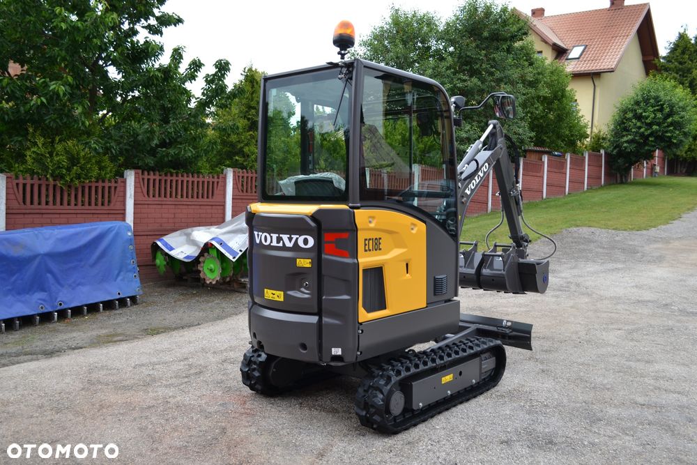 Volvo EXCAVATOR EC18E / rok 2025 / komplet 3 łyżek / skarpówka hydrauliczna / kupiona u dealera w Polsce / - 9