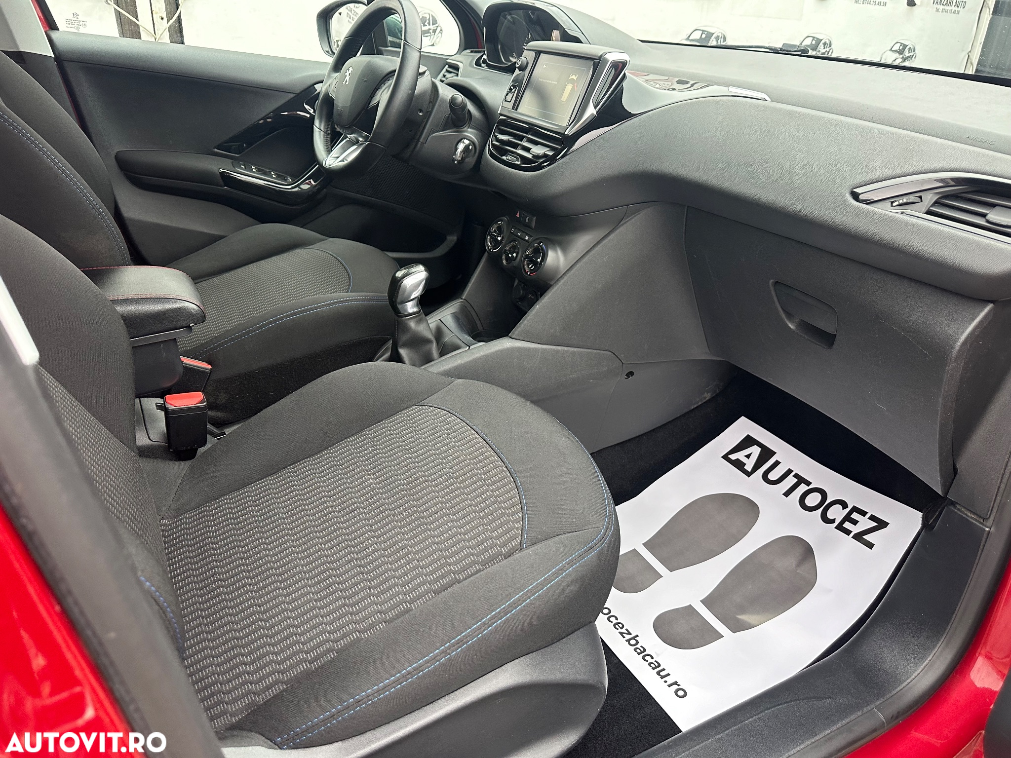 Peugeot 208 - 33