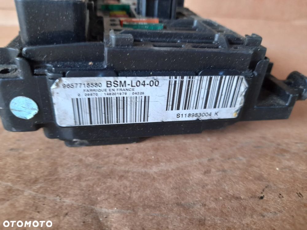 Skrzynka bezpieczniików Moduł BSM Citroen Peugeot 9657718580 BSM-L04-00 - 2