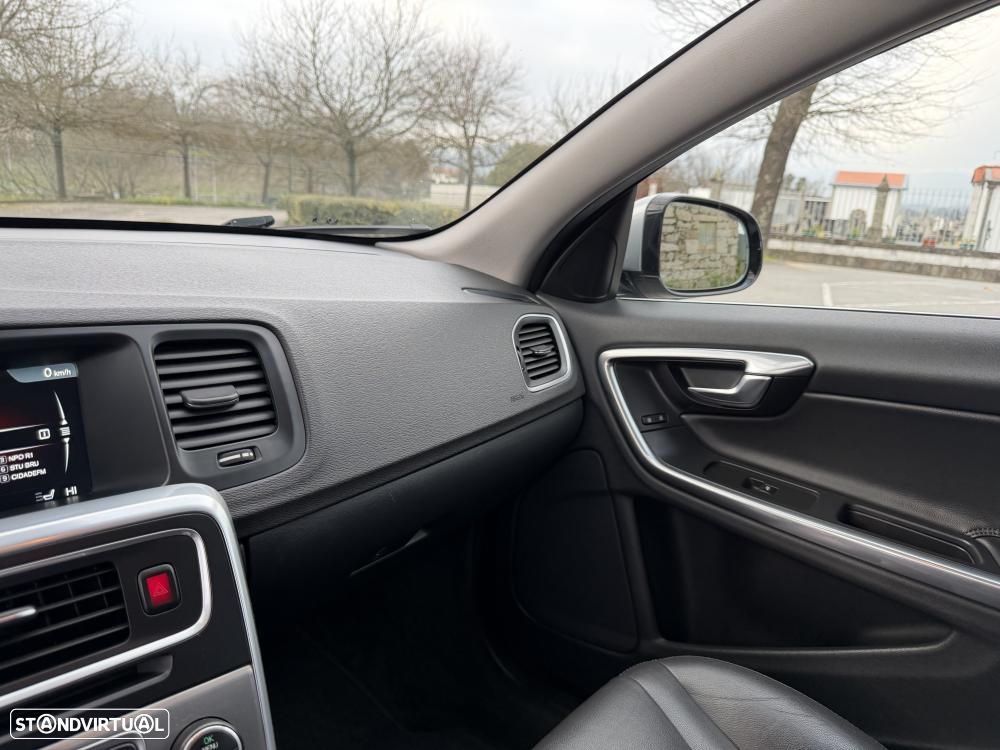 Volvo V60 D6 Plug-In-Hybrid AWD Geartronic Pure Limited - 21