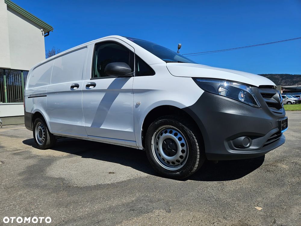 Mercedes-Benz VITO 4X4 LONG KLIMA AUTOMAT REJ.02 2021 3OSOBOWY CIEŻAROWY - 9