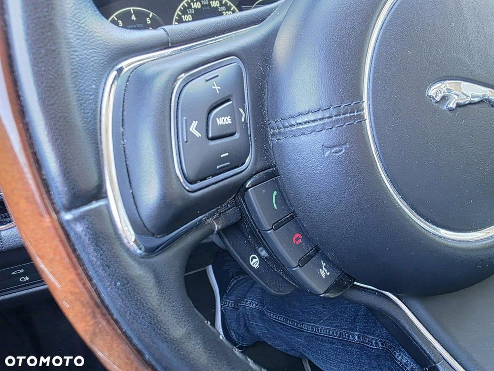 Jaguar XJ 3.0 T AWD Premium Luxury - 14