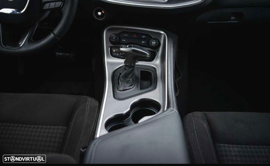 Dodge Challenger Auto SXT Plus - 23