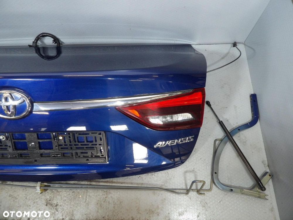 TOYOTA AVENSIS T27 LIFT SEDAN TYLNA KLAPA 8T5 - 3