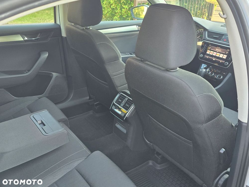 Skoda Superb 2.0 TDI Style DSG - 11