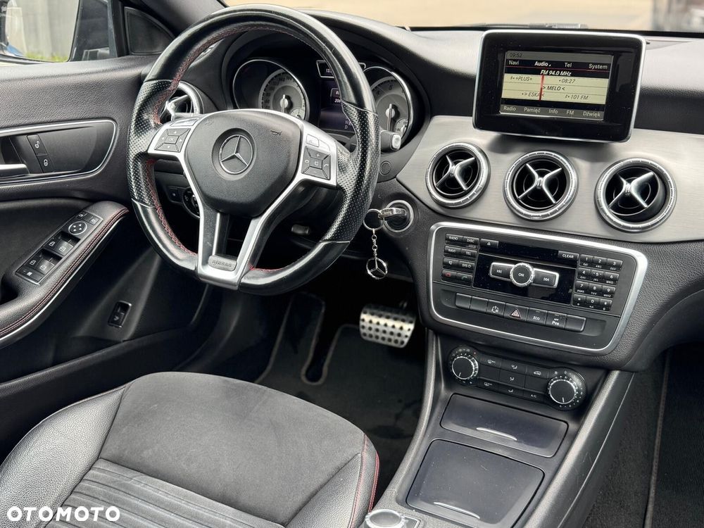 Mercedes-Benz CLA 200 7G-DCT AMG Line - 24