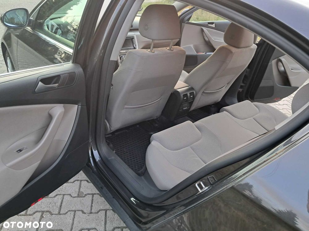 Volkswagen Passat - 8